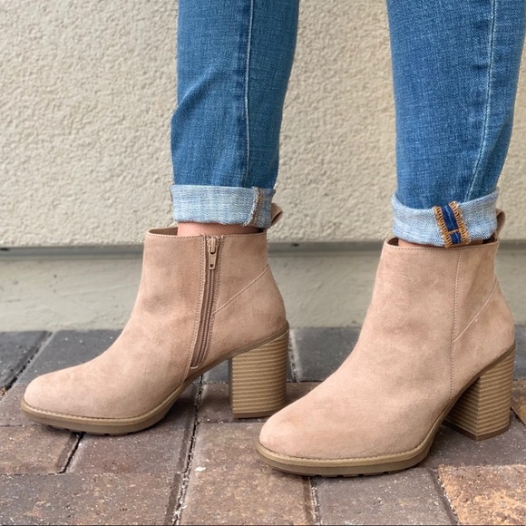 NIB Tan Rugged Sole Chunky Heel Ankle Booties - Picture 6 of 8